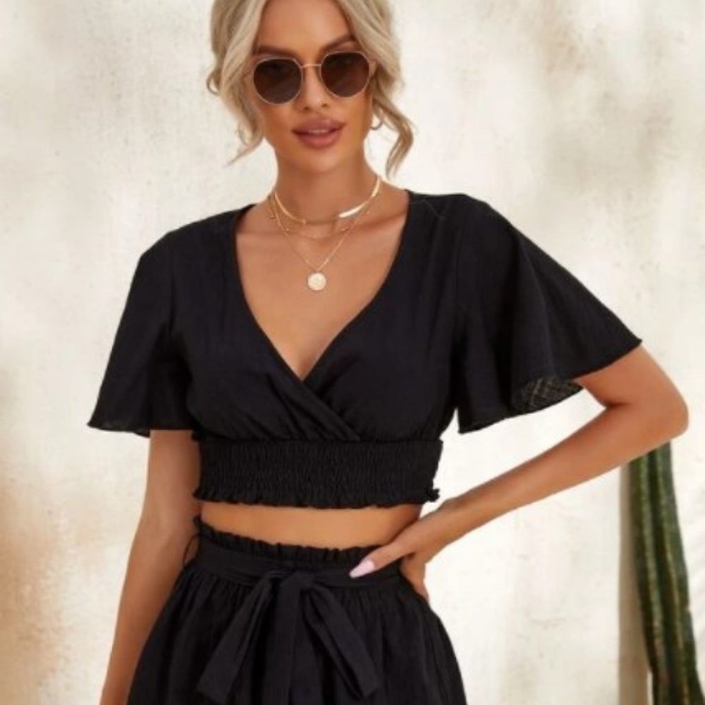 SHEIN Flutter Sleeve Shirred Hem Crop Top Black Size L